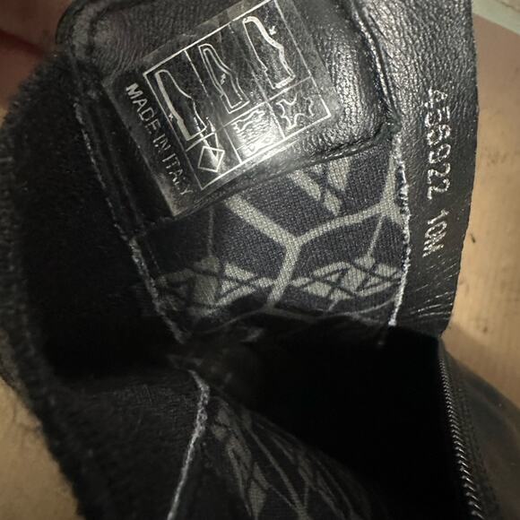 Aquatalia Skyler Black‎ Leather Water-Resistant Lug Sole Platform Boot Size 10 - Picture 10 of 12